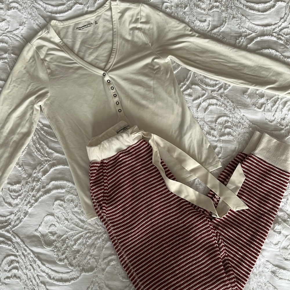 ABERCROMBIE AND FITCH PAJAMA SET